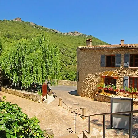 Hostellerie Du Vieux Moulin 3*